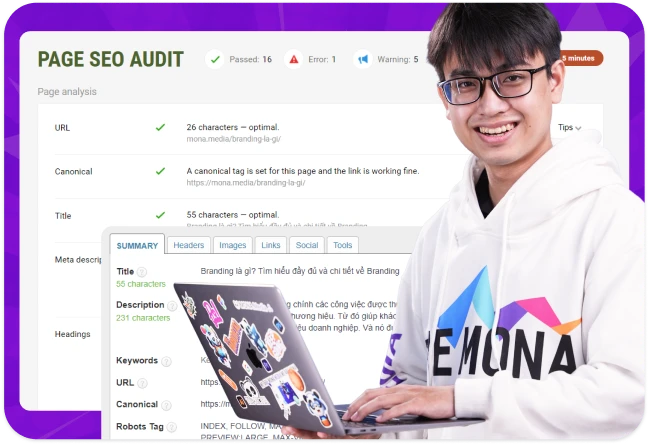 Chuyên viên MONA Media chạy audit SEO onpage cho từng trang của website