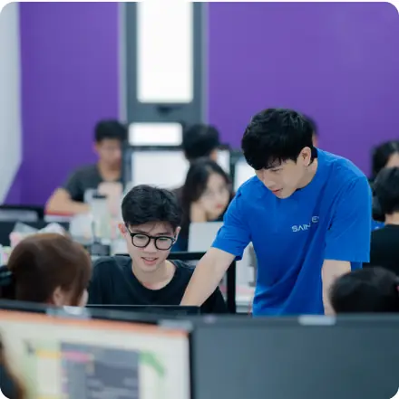 Đội kỹ thuật MONA làm việc tại văn phòng