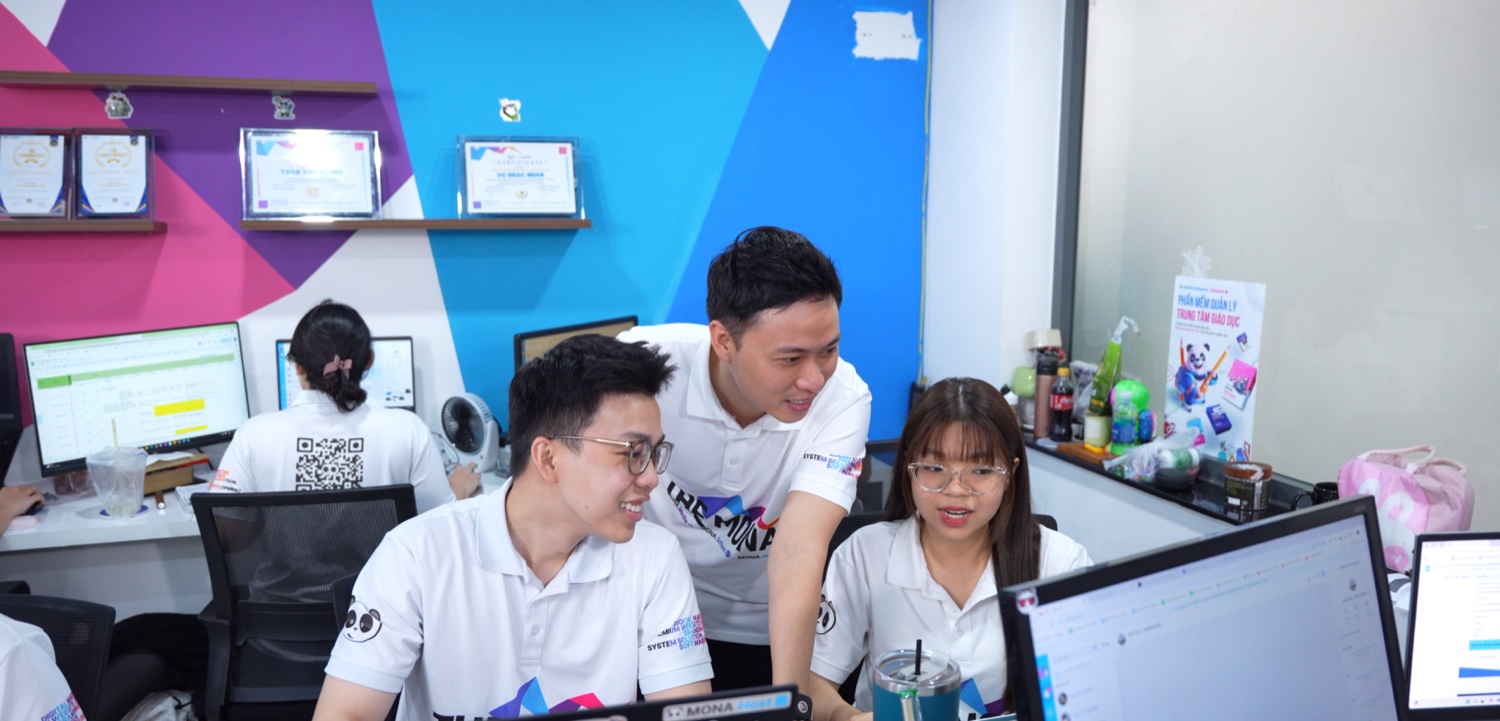 Đội ngũ MONA kèm nhau xử lý bài toán của khách