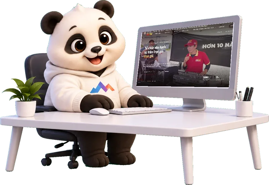 Gấu MONA ngồi bàn, màn hình đang mở website khách MONA đã làm