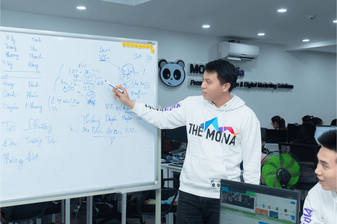 Câu chuyện “xương máu” về đào tạo Account ở MONA