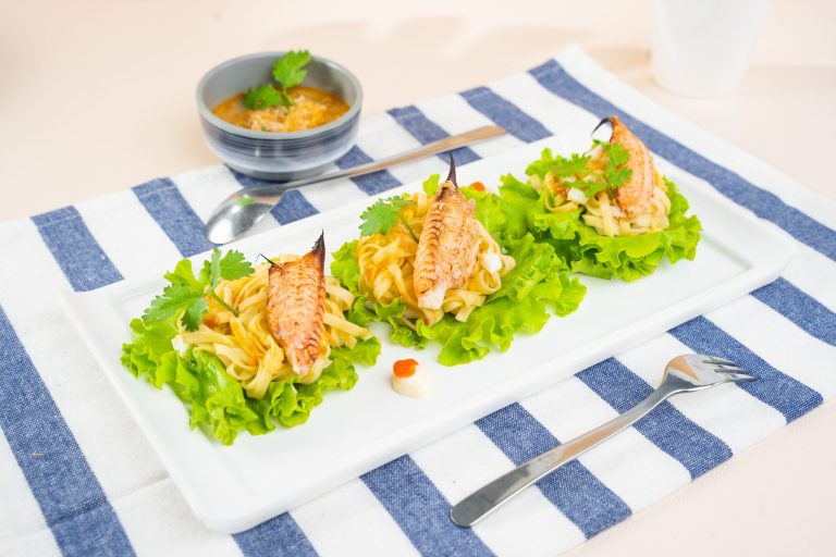 Ê-kíp MONA quay tại nhà máy Acecook, góc máy trên cao