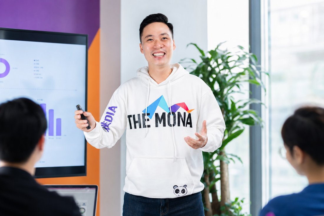 Giám đốc kinh doanh Francis Tuấn — giám đốc kinh doanh present team