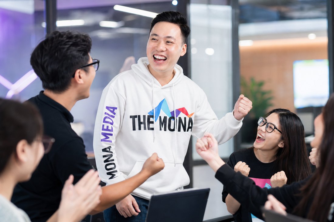 Giám đốc kinh doanh Francis Tuấn — giám đốc kinh doanh team celebrate