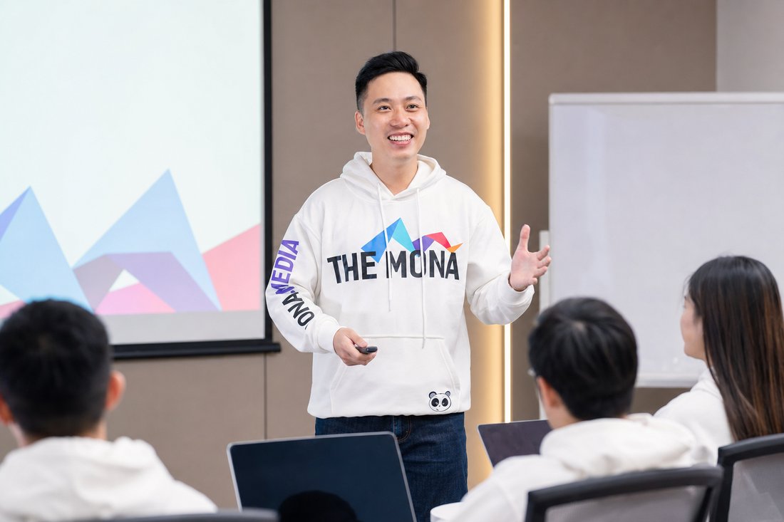 Giám đốc kinh doanh Francis Tuấn — giám đốc kinh doanh onboarding