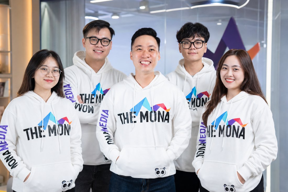Giám đốc kinh doanh Francis Tuấn — giám đốc kinh doanh team photo