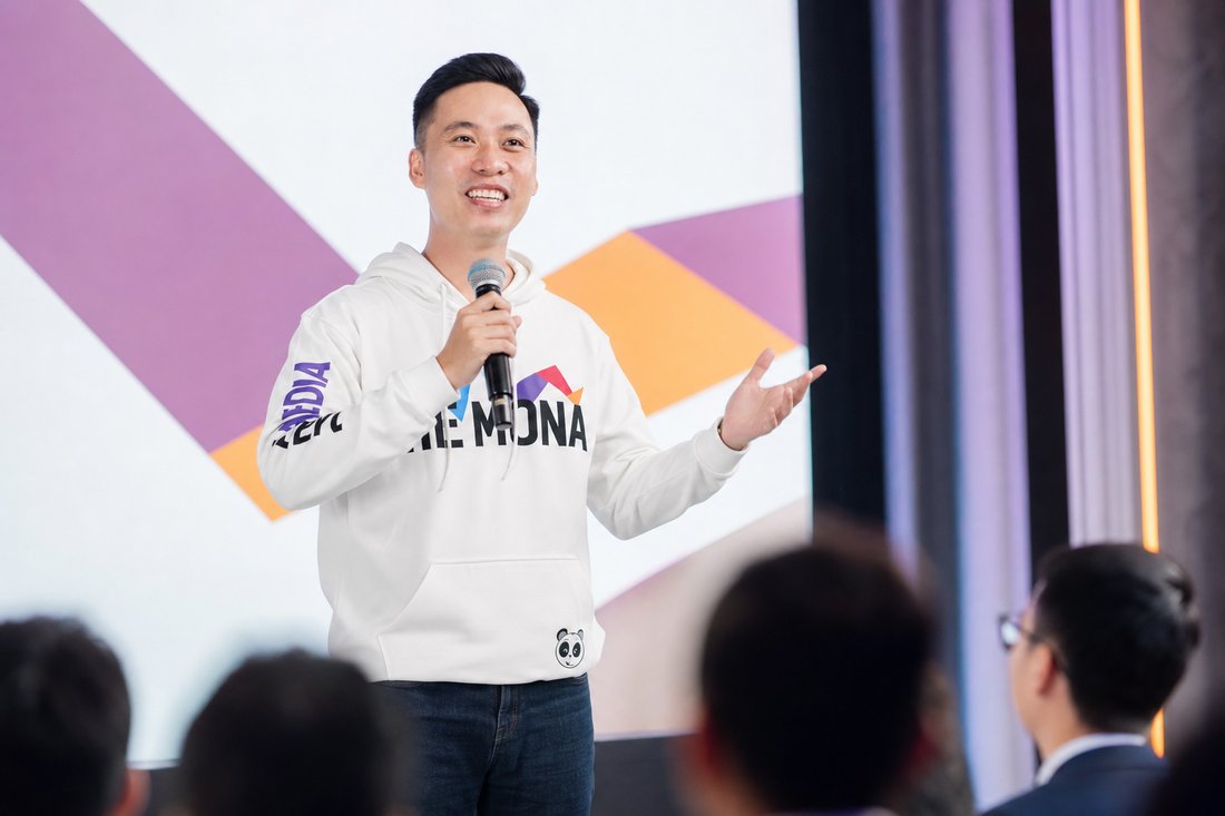 Giám đốc kinh doanh Francis Tuấn — giám đốc kinh doanh stage talk