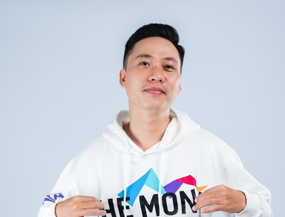 Francis Nguyễn Anh Tuấn — Giám đốc Kinh doanh kiêm Phó Tổng Giám đốc MONA
