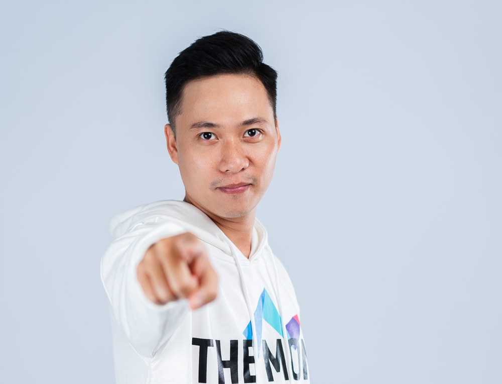 Francis Nguyễn Anh Tuấn — Giám đốc Kinh doanh kiêm Phó Tổng Giám đốc MONA