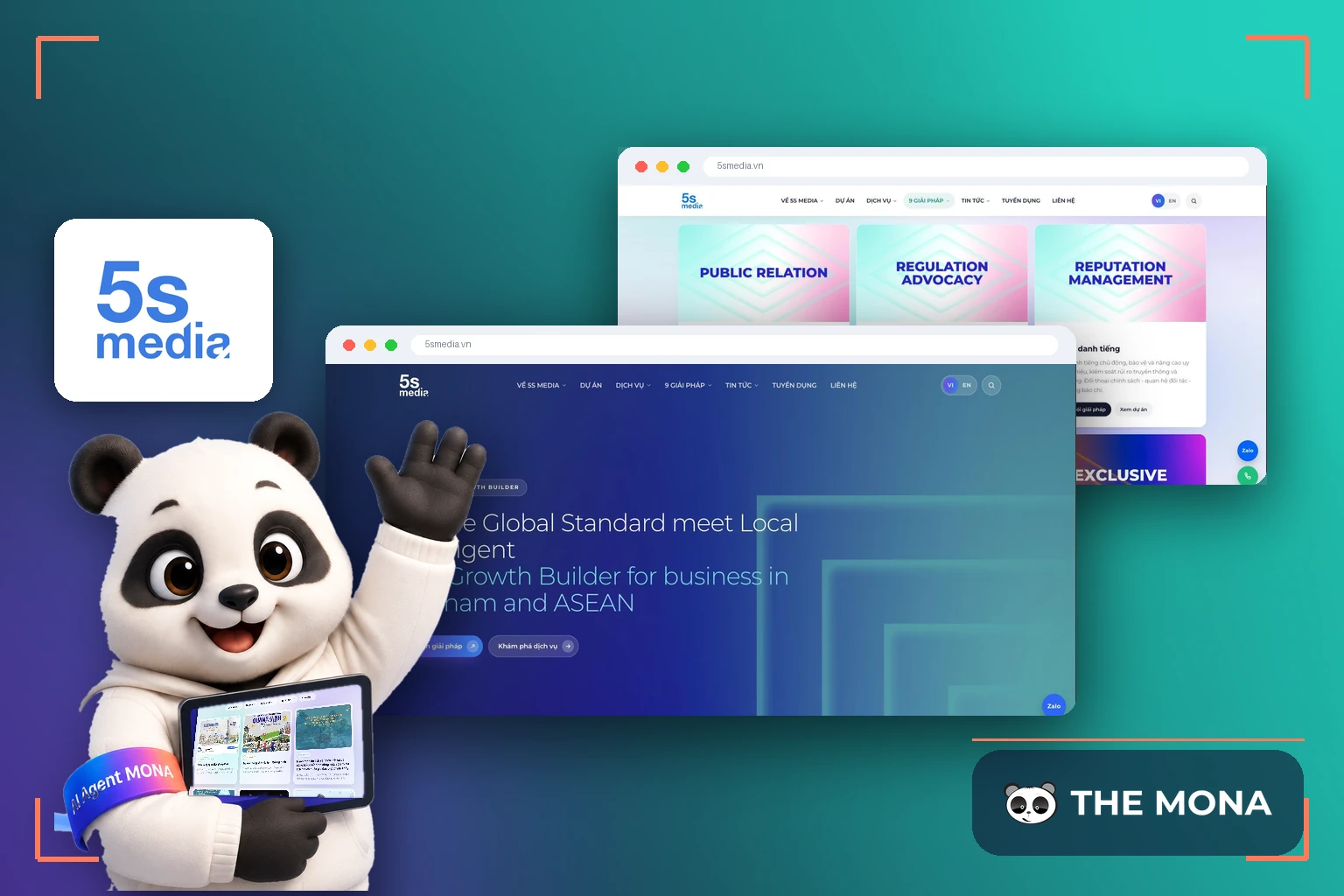 Gấu MONA cầm tablet mở trang dự án bên hai màn hình website 5S Media