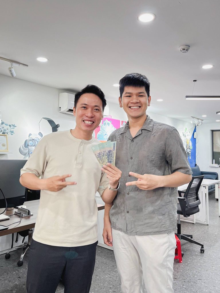 Phi Khánh, Senior Account tại MONA, vừa ký thêm một hợp đồng SEO cho thị trường Mỹ.