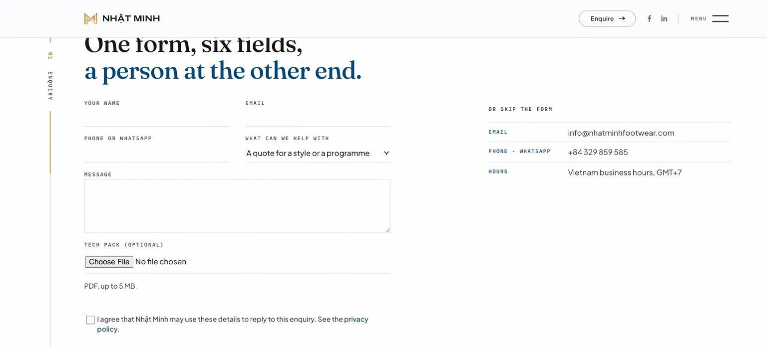 Form liên hệ sáu trường kèm ô tải tech pack trên website Nhật Minh