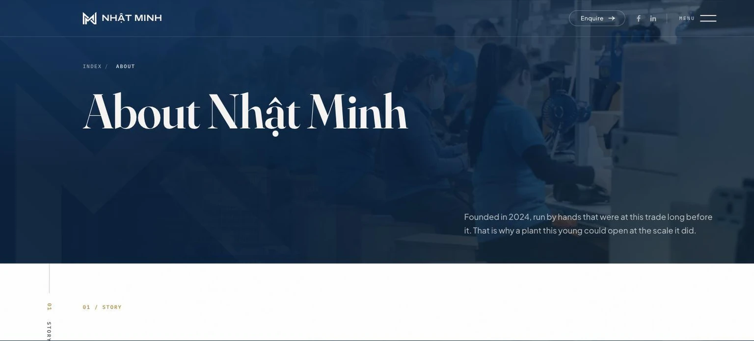 Trang giới thiệu Nhật Minh Footwear mở bằng ảnh công nhân trên chuyền may
