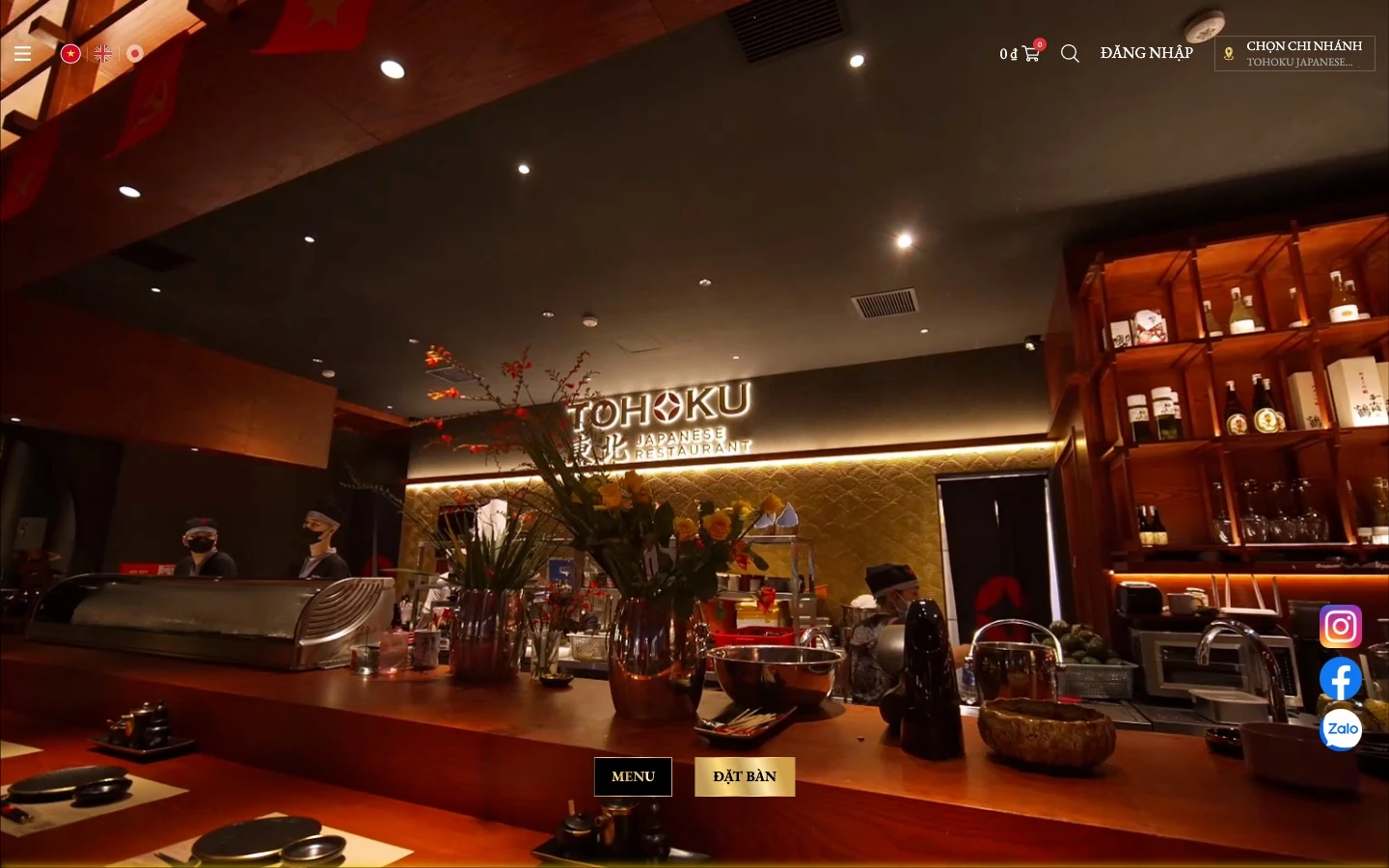 Màn hero website Tohoku với video không gian nhà hàng và hai nút menu, đặt bàn