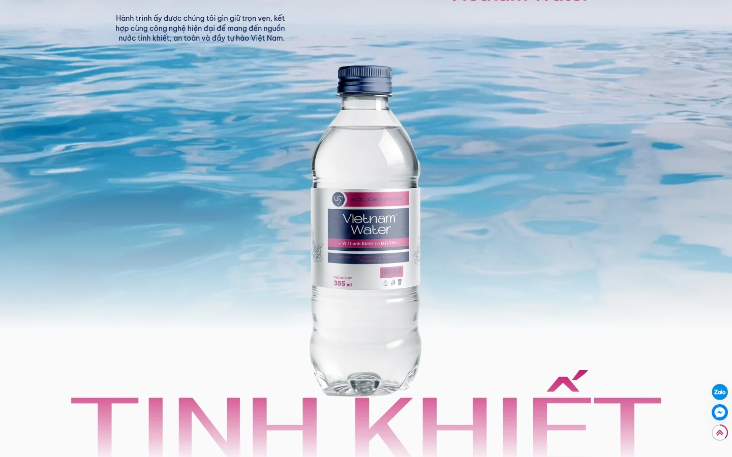 Chai nước Vietnam Water đứng trên mặt nước với chữ Tinh khiết cỡ lớn