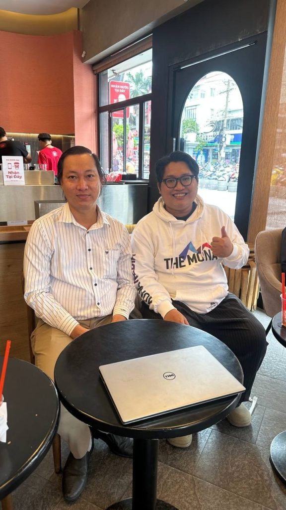 Hôm nay Hùng tư vấn SEO cho anh Long, chủ chuỗi 2 chi nhánh nha khoa.