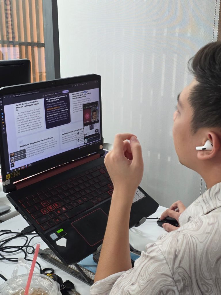 MONA vừa làm việc với anh Cang, CEO chuỗi bán lẻ thiết bị IT Vietphatco.com.vn