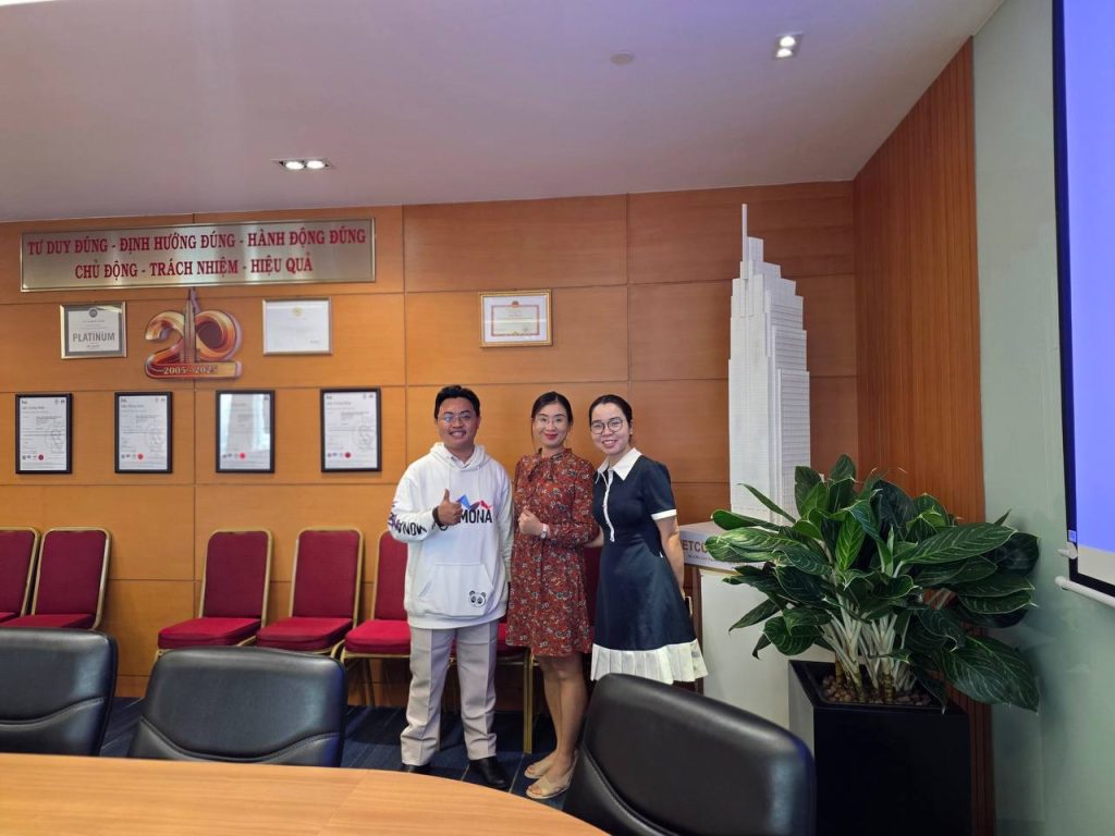 MONA vừa có buổi làm việc tại tầng 22 toà nhà Vietcombank Tower với đội ngũ VBB.
