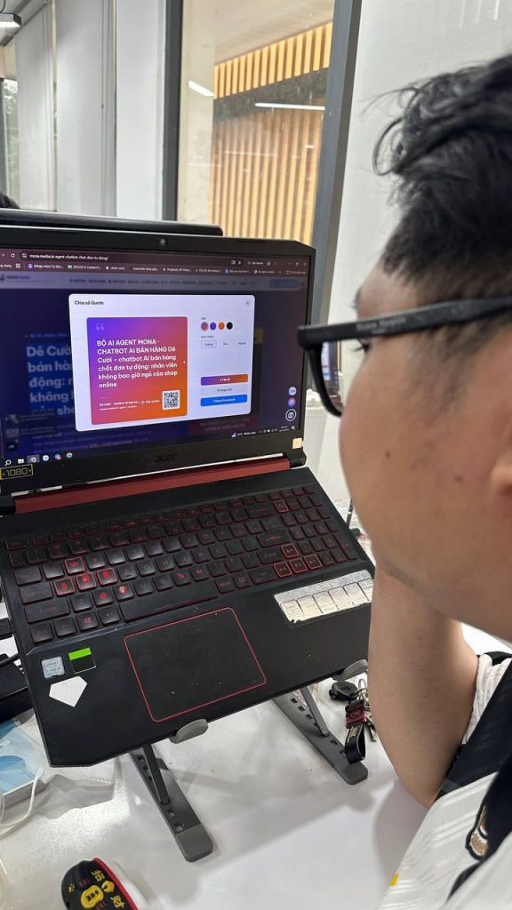 Gấu Cười, phần mềm trả lời khách của MONA, đang trực 7 kênh cùng lúc, 24/7, không nghỉ trưa.