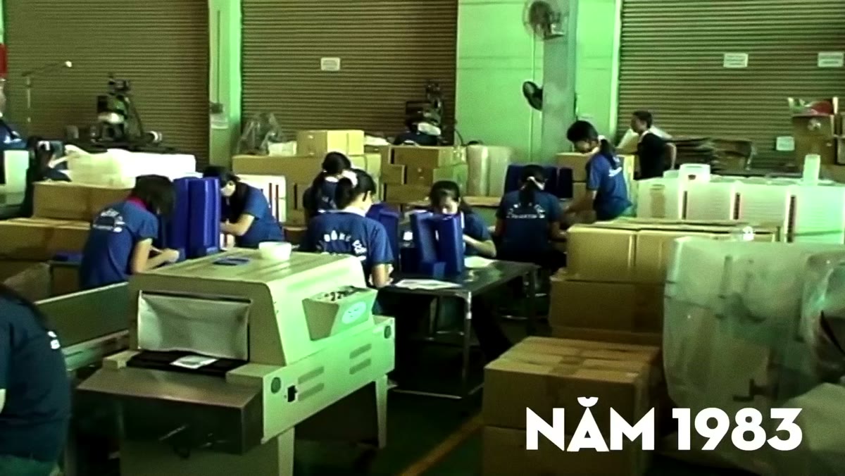 Tư liệu thật năm 1983 của Nhựa Đại Đồng Tiến trong phim doanh nghiệp