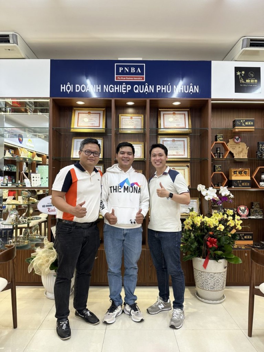 Đội MONA gặp khách hàng doanh nghiệp trực tiếp tại hội doanh nghiệp