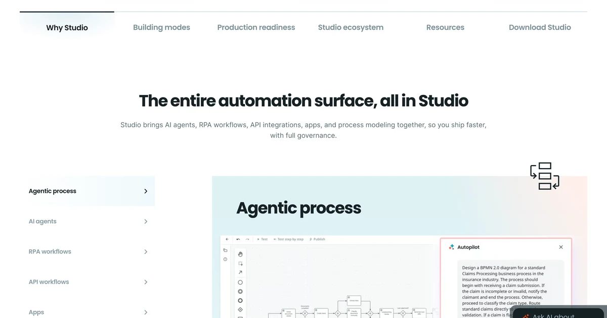 Màn hình UiPath Studio nơi người dựng kéo thả từng bước kịch bản cho robot RPA